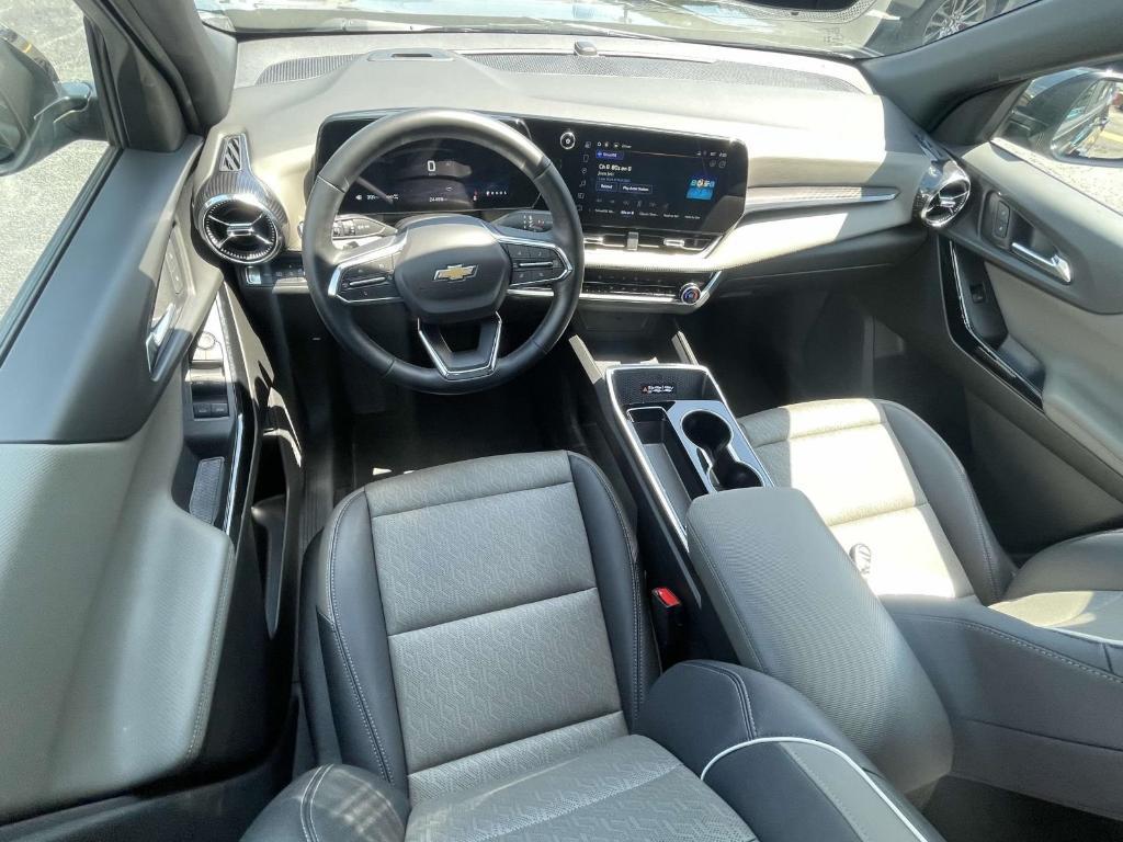 used 2025 Chevrolet Equinox car, priced at $29,427