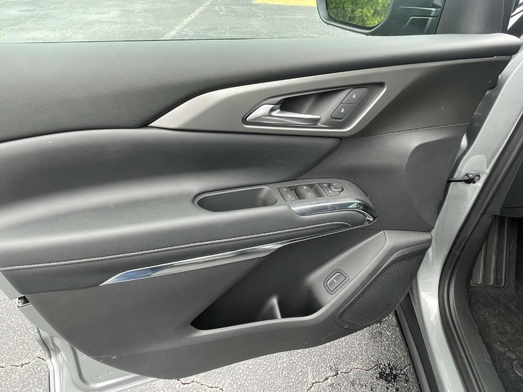 new 2025 Chevrolet Traverse car