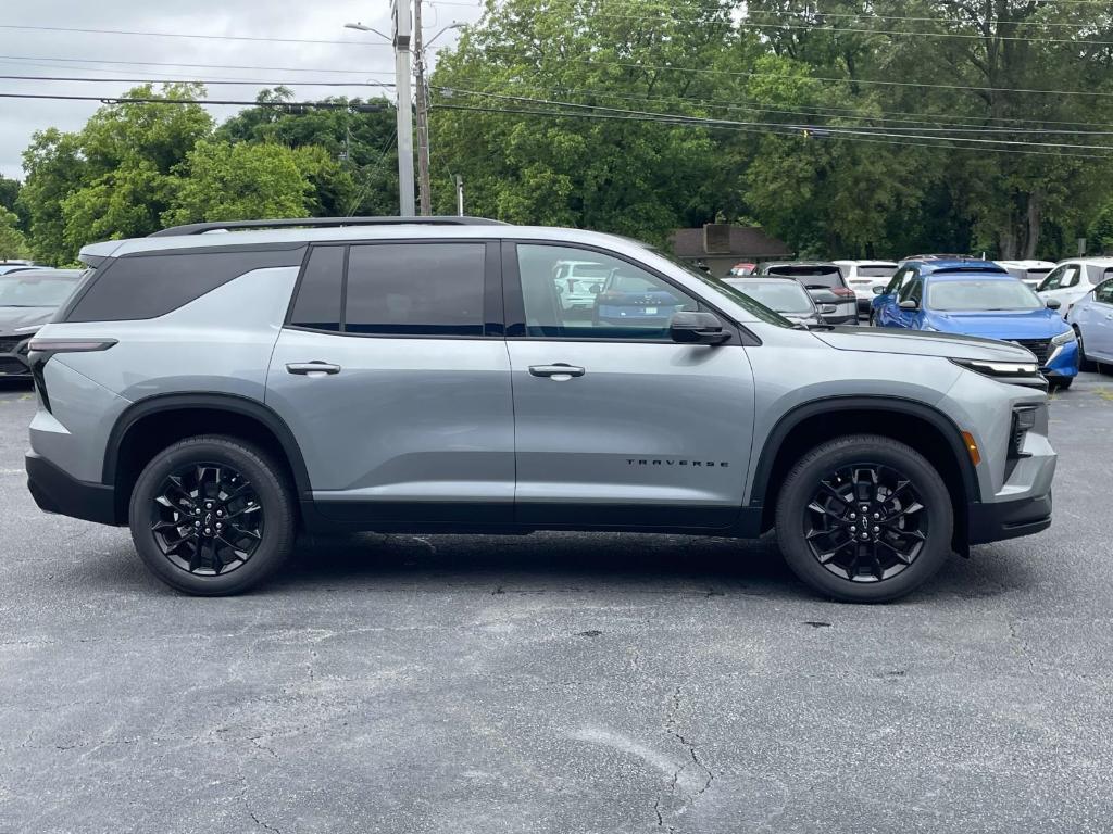 new 2025 Chevrolet Traverse car