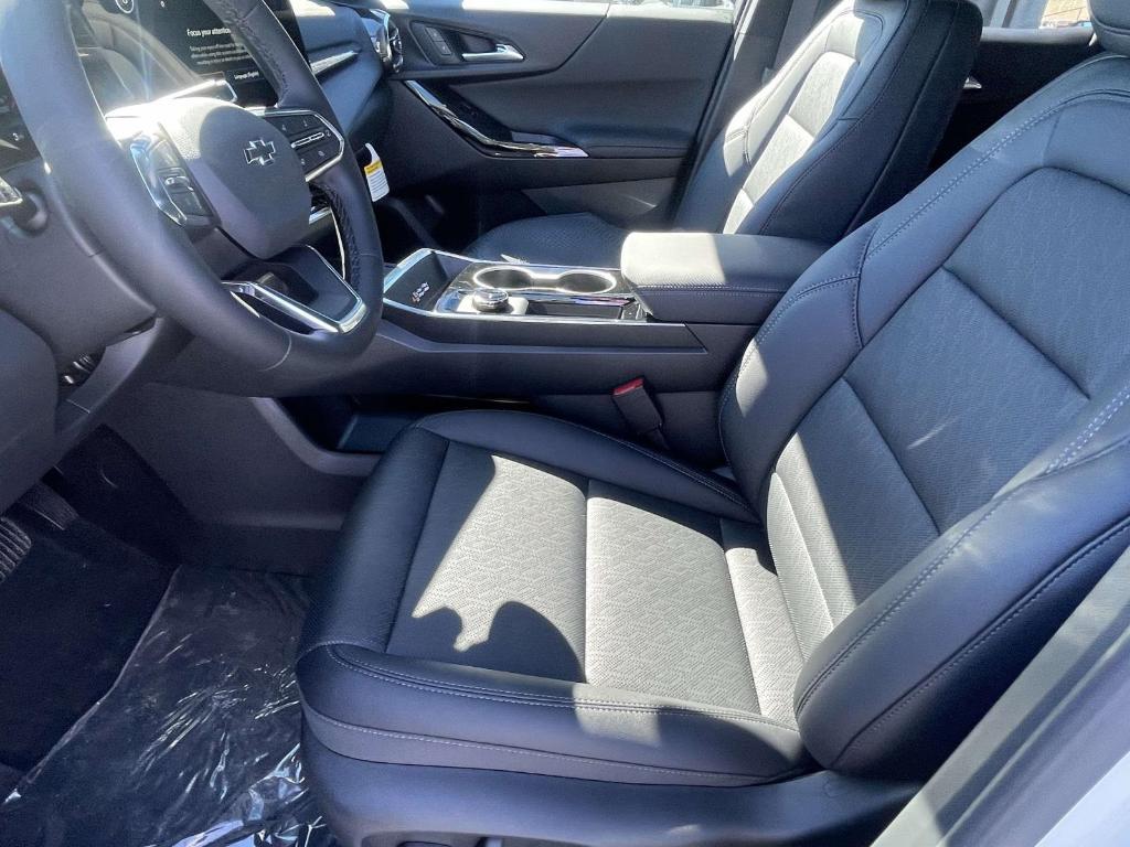 new 2026 Chevrolet Equinox car, priced at $33,272