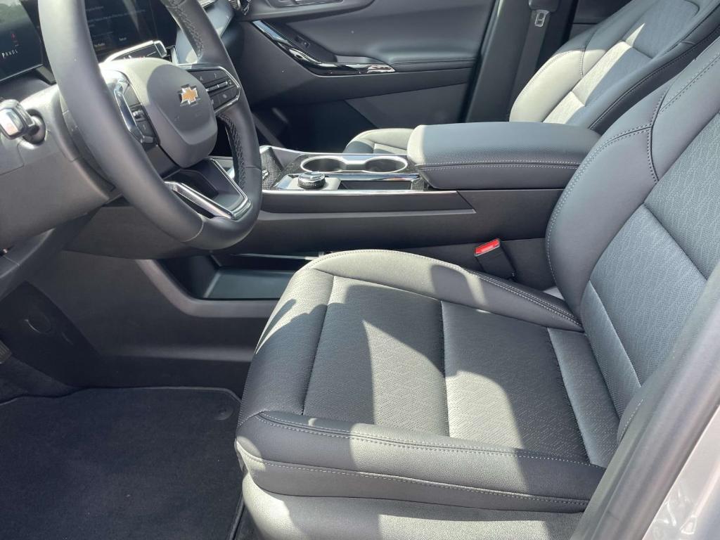 new 2026 Chevrolet Equinox car, priced at $31,990