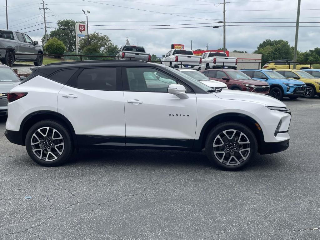 new 2025 Chevrolet Blazer car