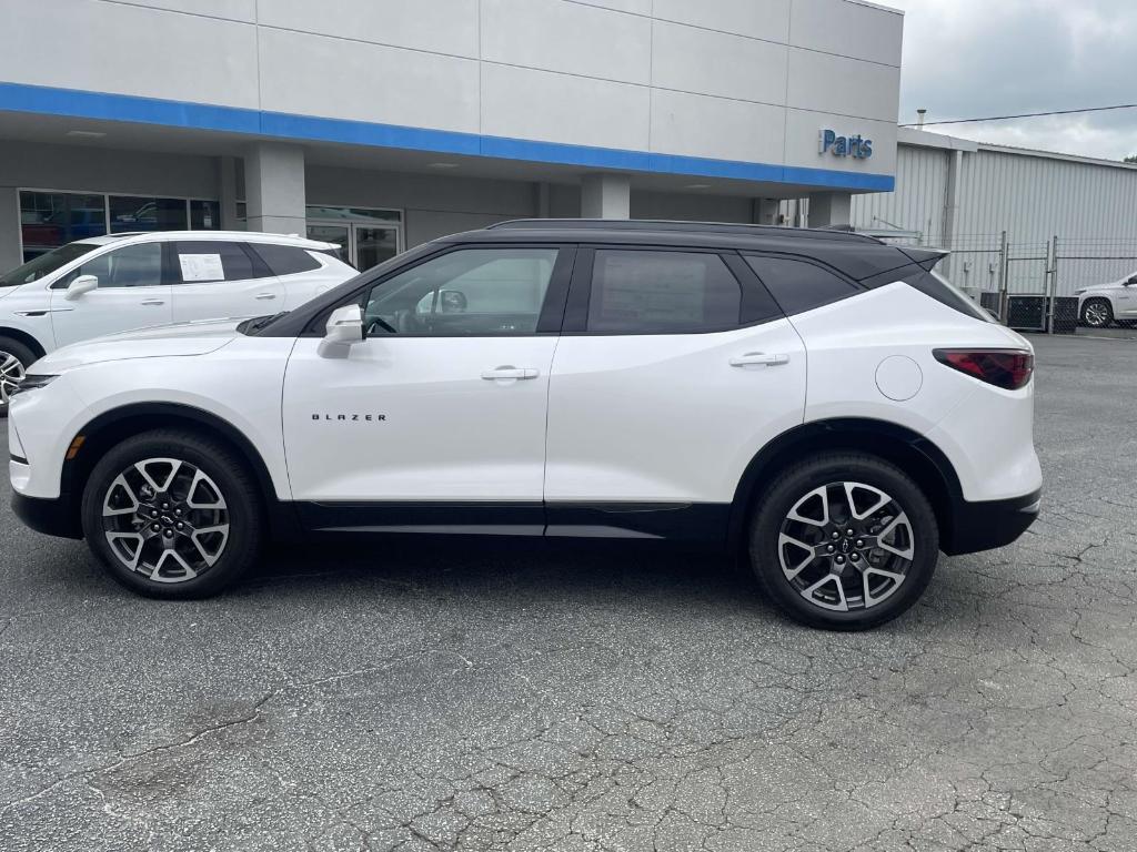 new 2025 Chevrolet Blazer car