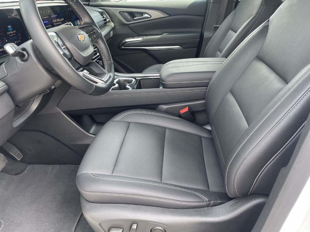 used 2025 Chevrolet Traverse car, priced at $41,778