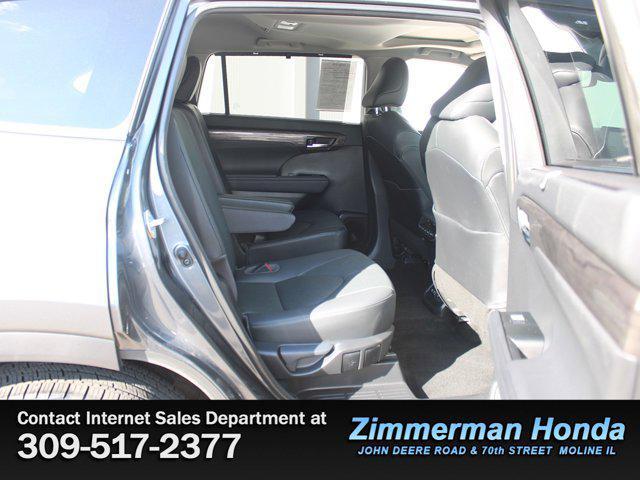 used 2020 Toyota Highlander car, priced at $34,992