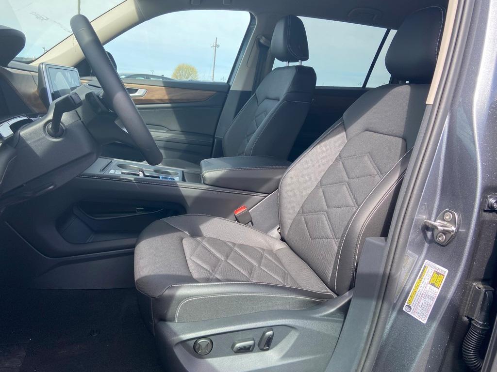 new 2025 Volkswagen Atlas car, priced at $41,577
