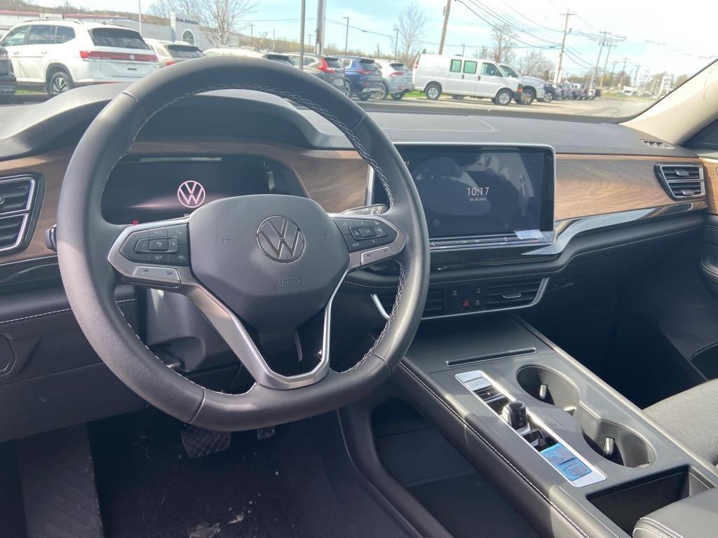 new 2025 Volkswagen Atlas car, priced at $41,577