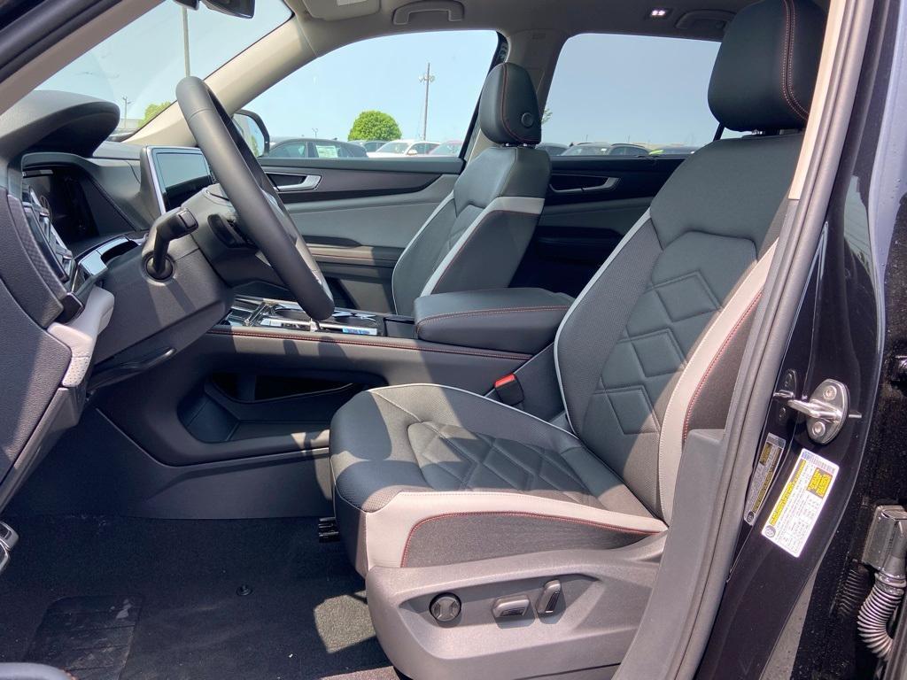 new 2025 Volkswagen Atlas car, priced at $48,716