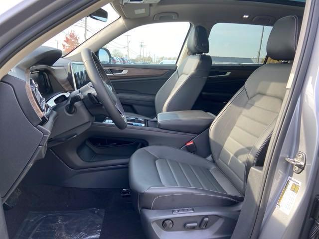 new 2025 Volkswagen Atlas car, priced at $50,596