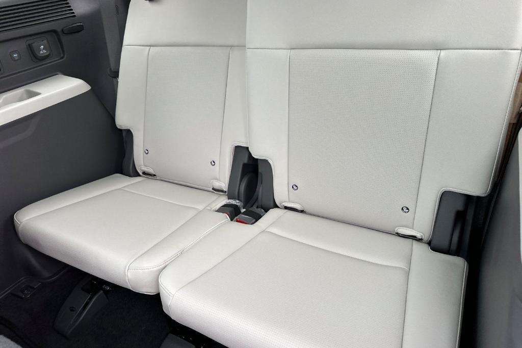 new 2025 Hyundai SANTA FE HEV car, priced at $47,375