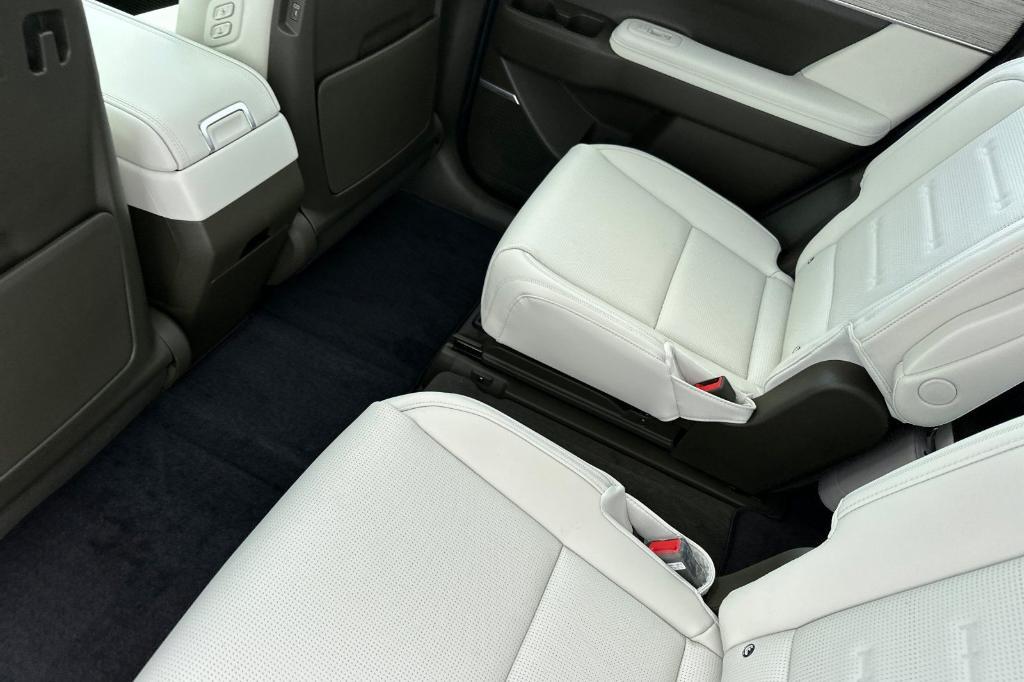 new 2025 Hyundai SANTA FE HEV car
