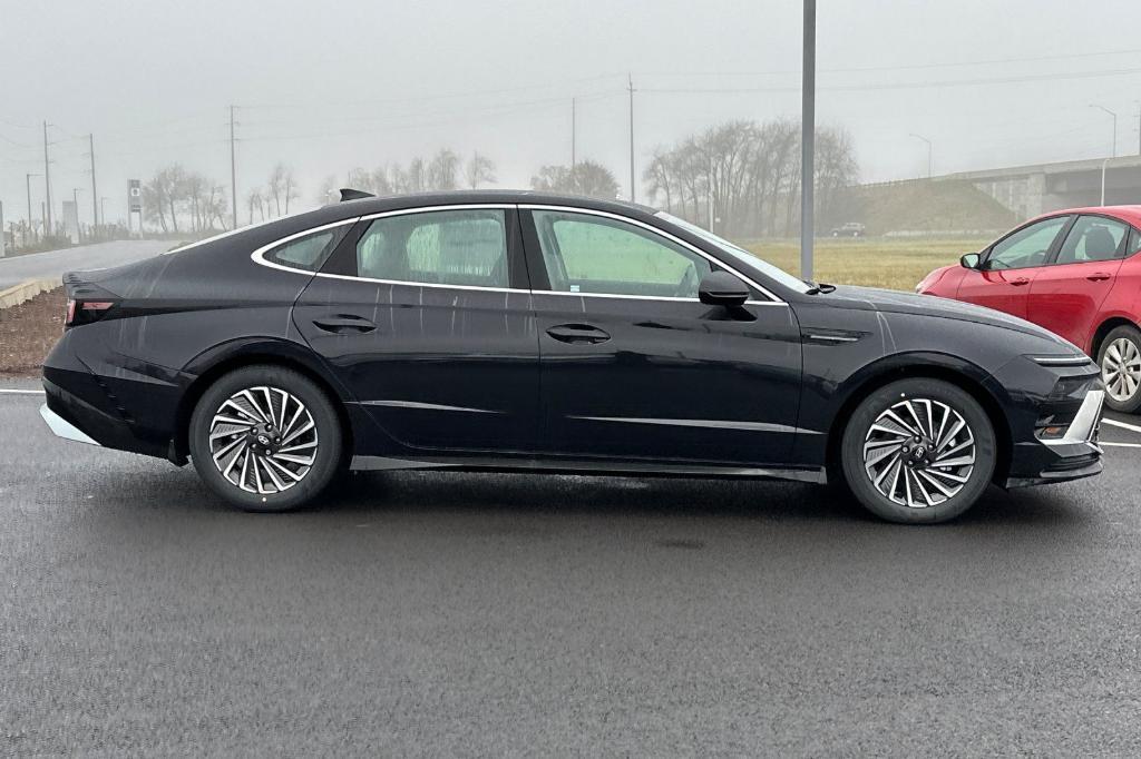 new 2025 Hyundai Sonata Hybrid car, priced at $31,760