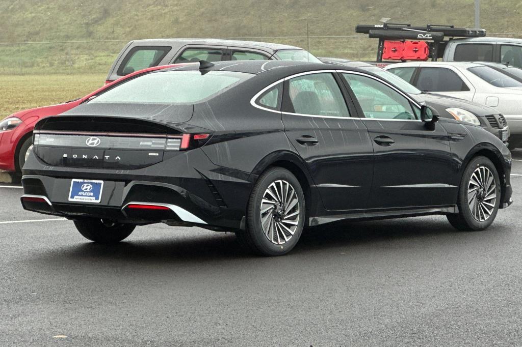 new 2025 Hyundai Sonata Hybrid car, priced at $31,760