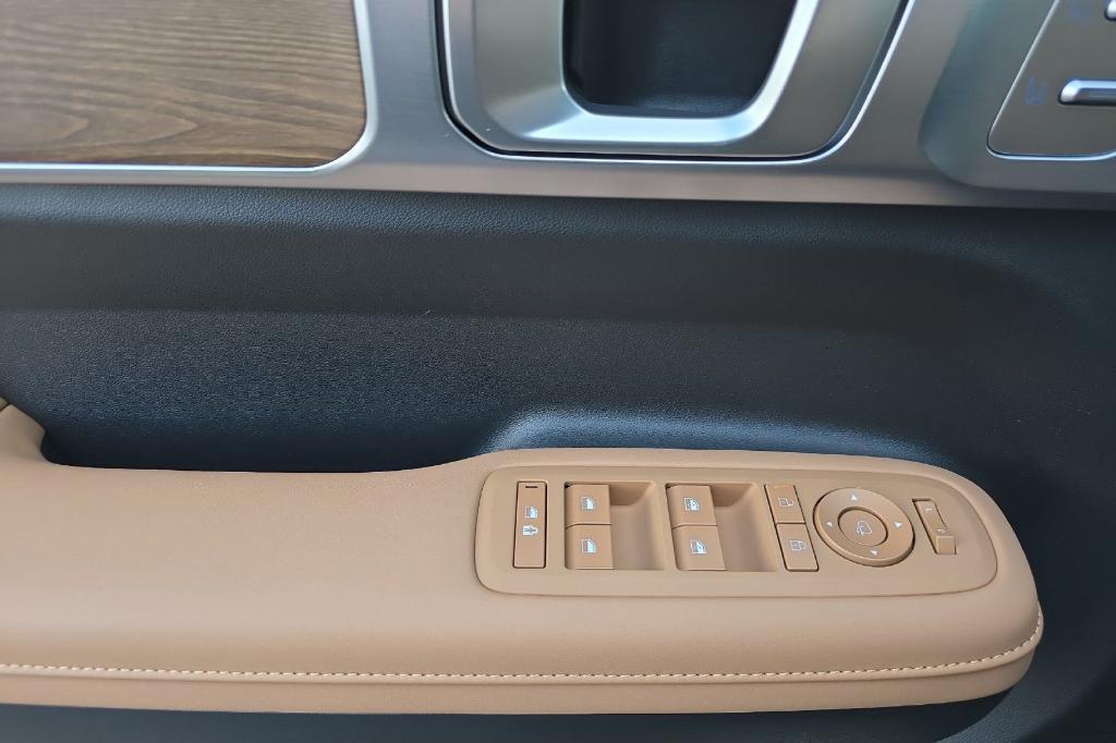 new 2025 Hyundai SANTA FE HEV car, priced at $42,685