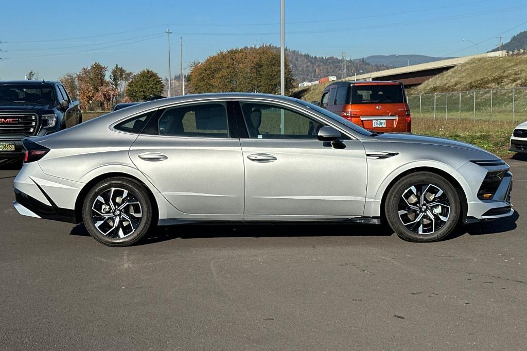 new 2025 Hyundai Sonata car, priced at $29,665