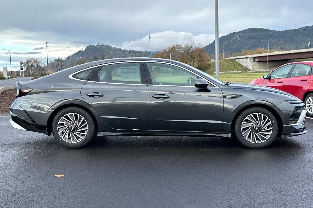 new 2025 Hyundai Sonata Hybrid car, priced at $38,140