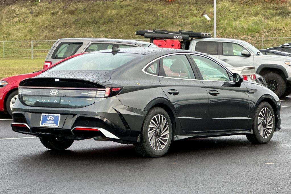 new 2025 Hyundai Sonata Hybrid car, priced at $38,140