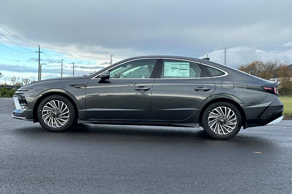 new 2025 Hyundai Sonata Hybrid car, priced at $38,140