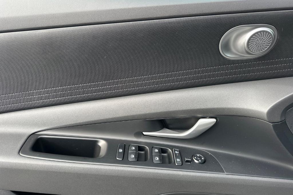 new 2025 Hyundai ELANTRA HEV car, priced at $26,105