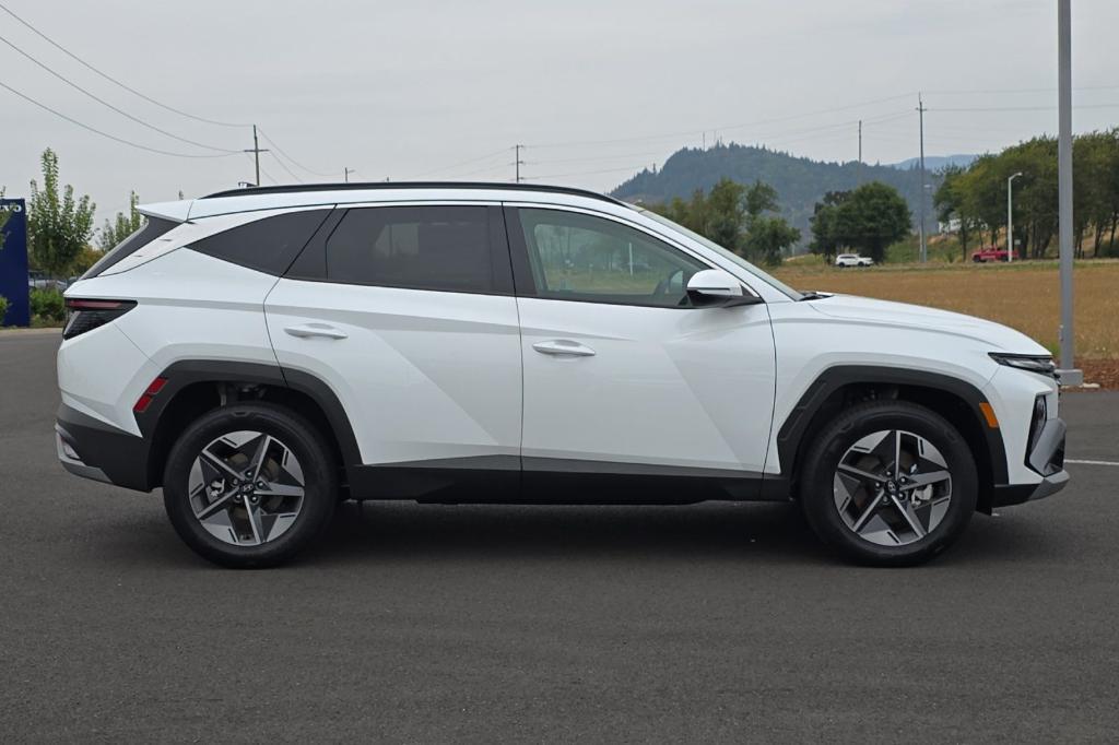 new 2025 Hyundai TUCSON Hybrid car, priced at $32,940