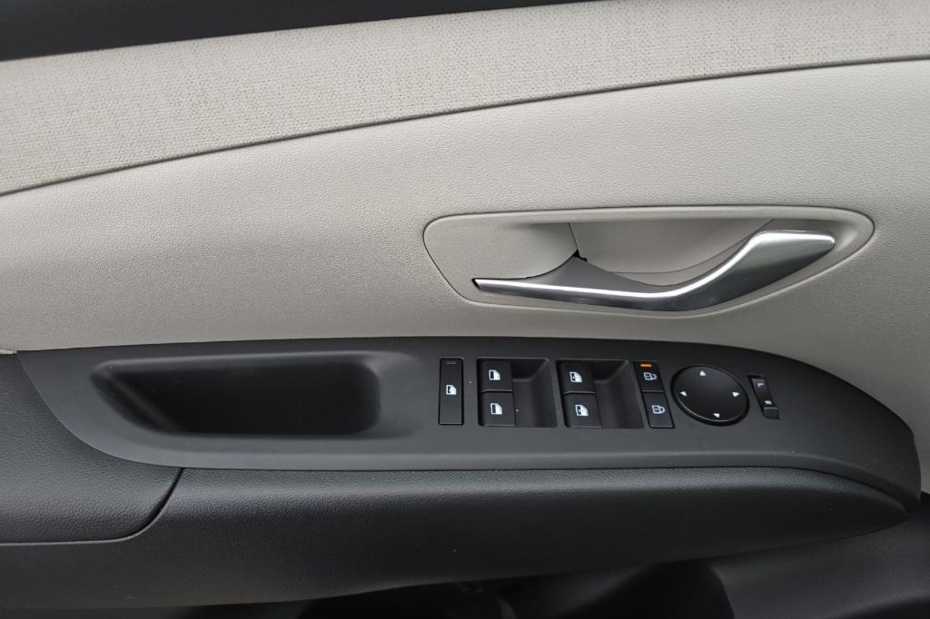 new 2025 Hyundai TUCSON Hybrid car, priced at $32,940