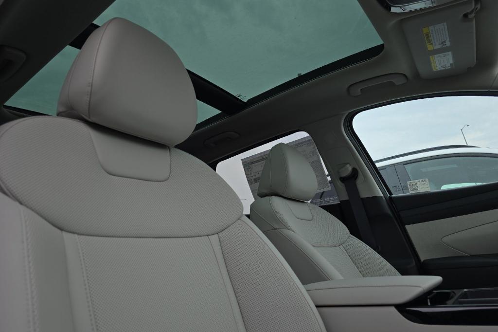 new 2025 Hyundai TUCSON Hybrid car, priced at $32,940