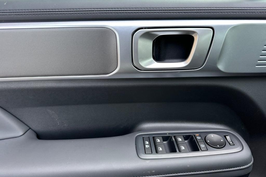 new 2025 Hyundai SANTA FE HEV car, priced at $37,285