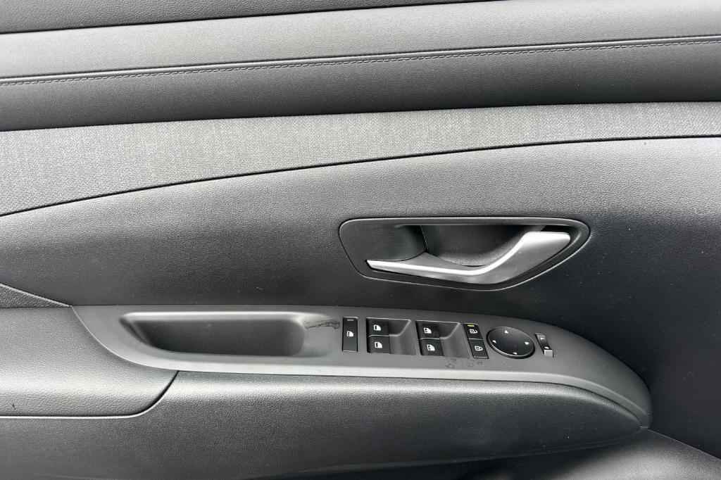 new 2025 Hyundai TUCSON Hybrid car, priced at $37,090