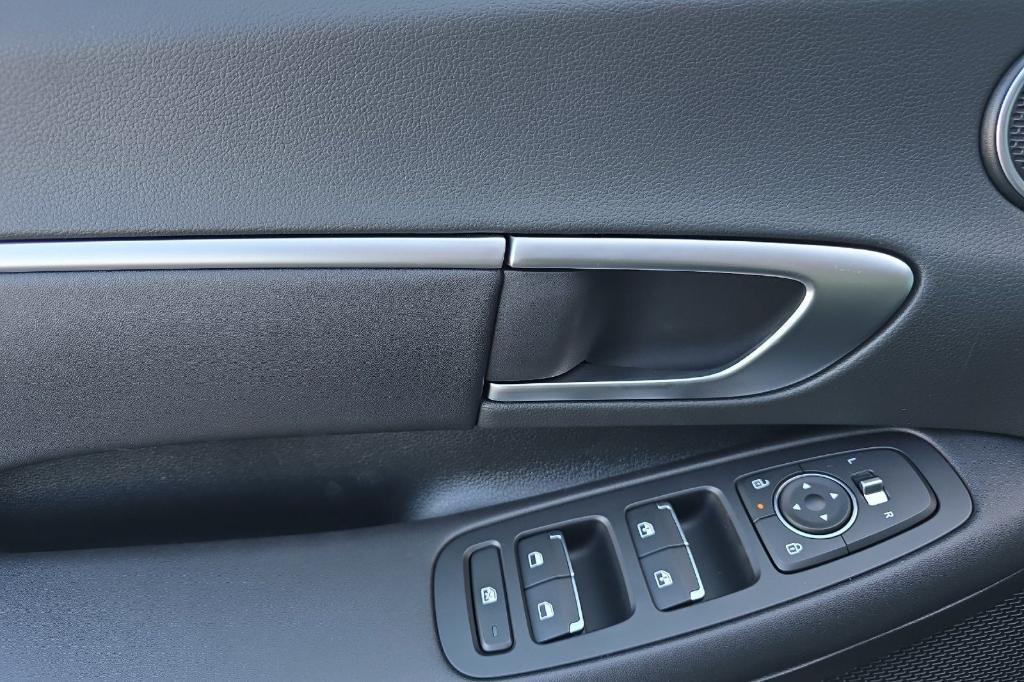 new 2025 Hyundai Sonata Hybrid car, priced at $32,240