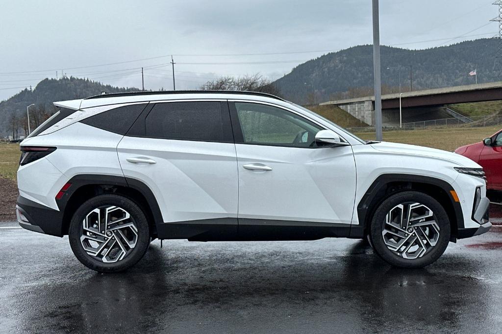 new 2025 Hyundai TUCSON Hybrid car