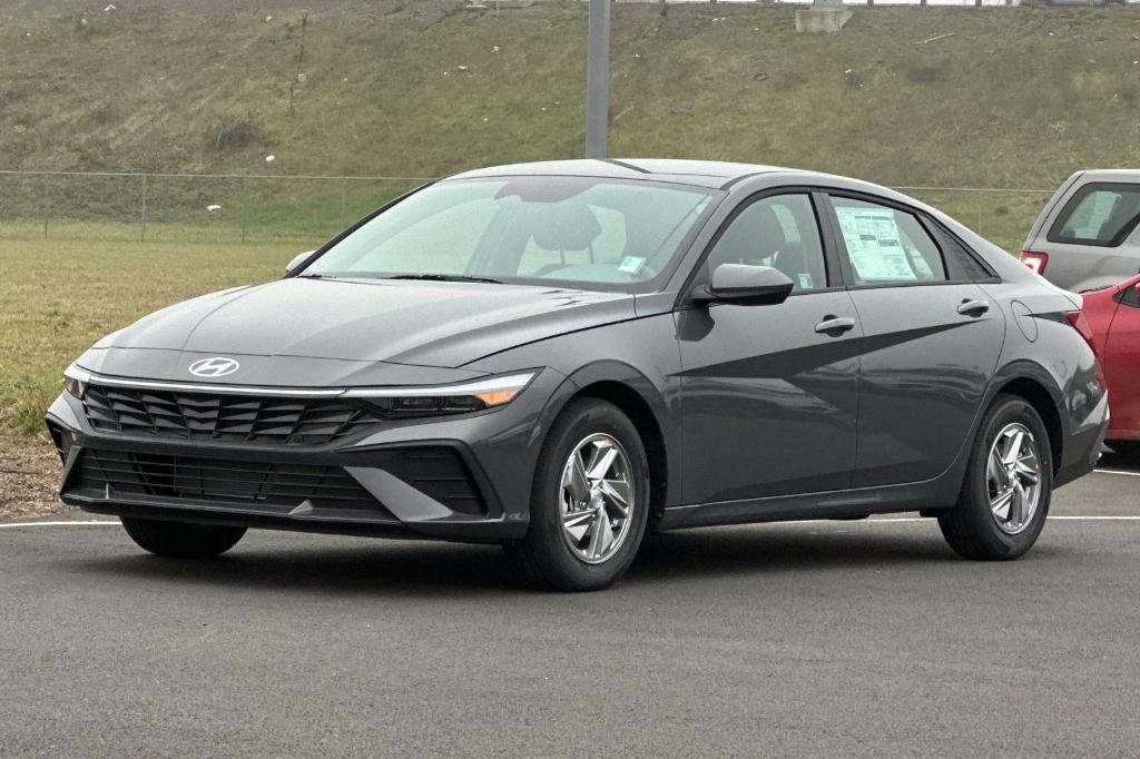 new 2025 Hyundai Elantra car