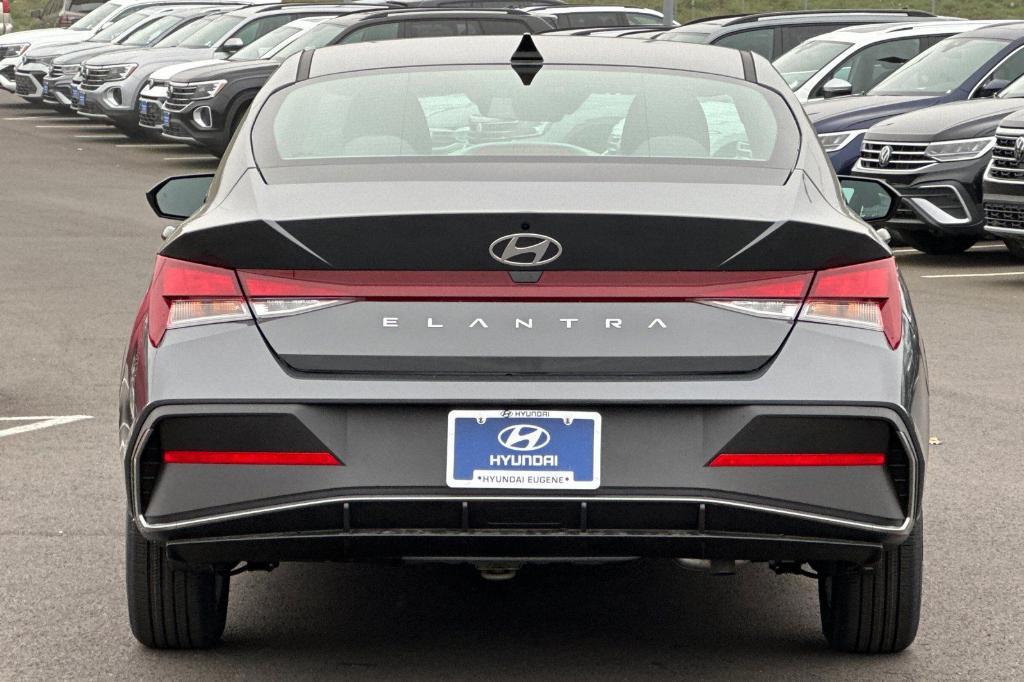 new 2025 Hyundai Elantra car