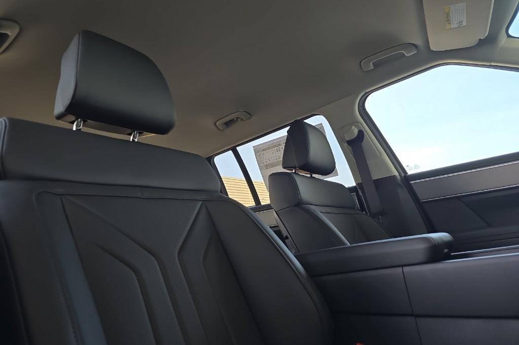 new 2025 Hyundai SANTA FE HEV car, priced at $35,814