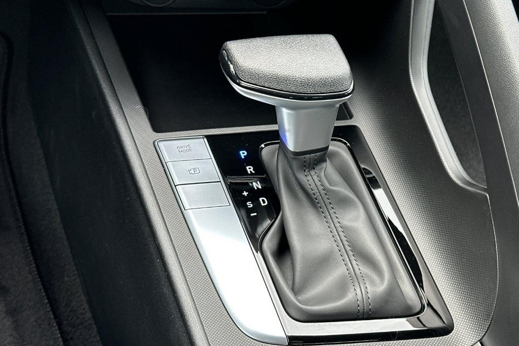 new 2025 Hyundai Elantra car, priced at $21,940
