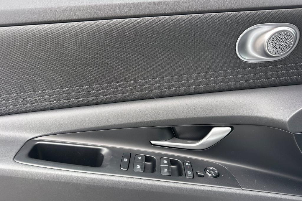 new 2025 Hyundai Elantra car, priced at $21,940