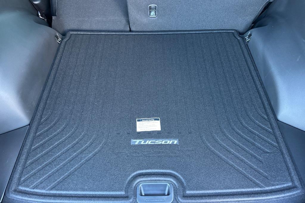 new 2025 Hyundai TUCSON Hybrid car, priced at $37,225