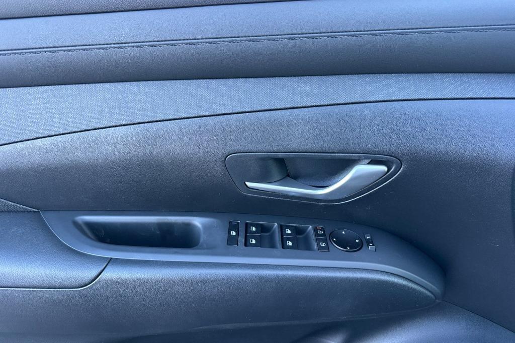 new 2025 Hyundai TUCSON Hybrid car, priced at $37,225