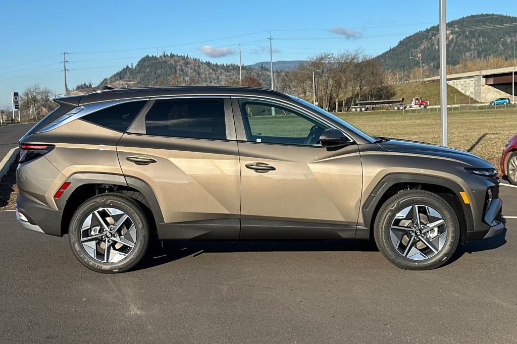 new 2025 Hyundai TUCSON Hybrid car, priced at $37,225