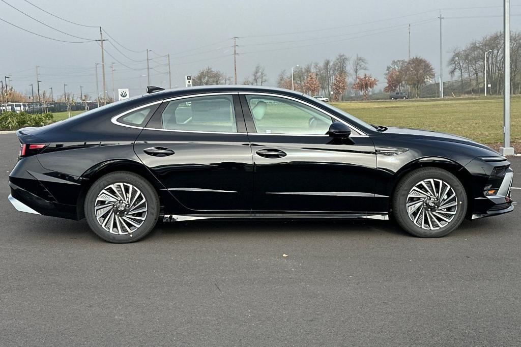 new 2025 Hyundai Sonata Hybrid car, priced at $31,760