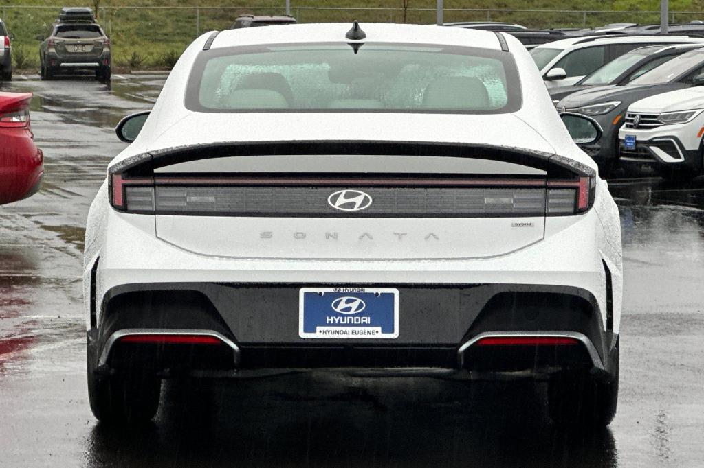 new 2025 Hyundai Sonata Hybrid car