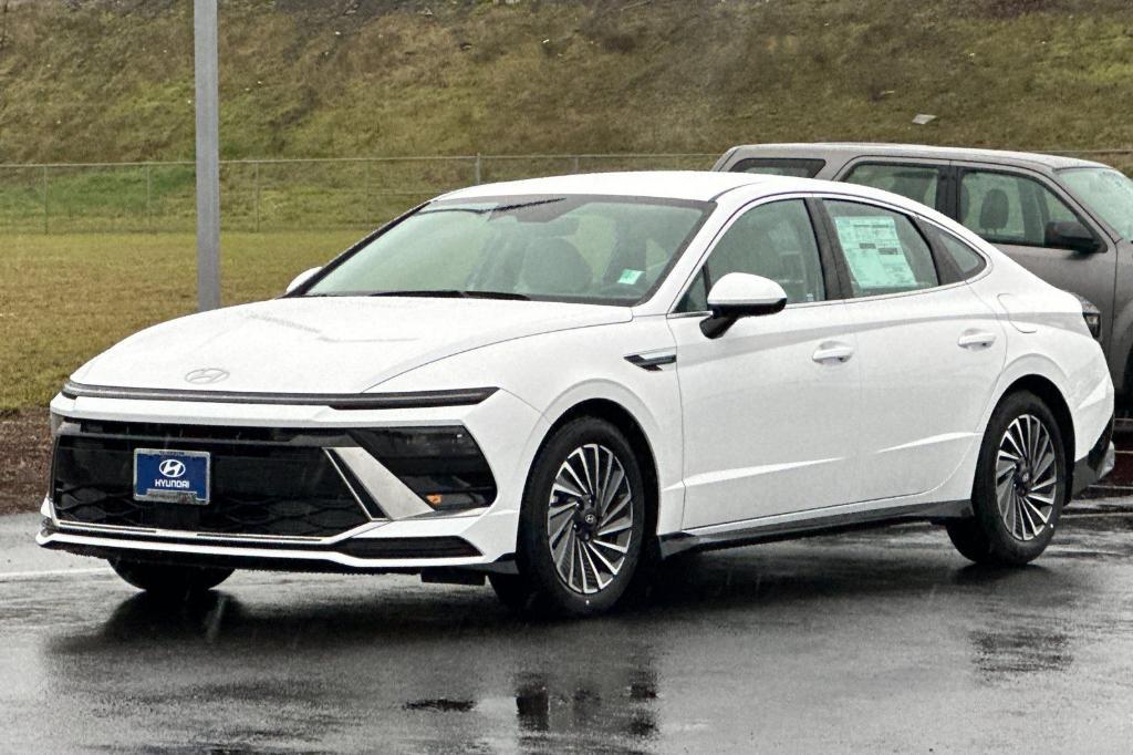 new 2025 Hyundai Sonata Hybrid car