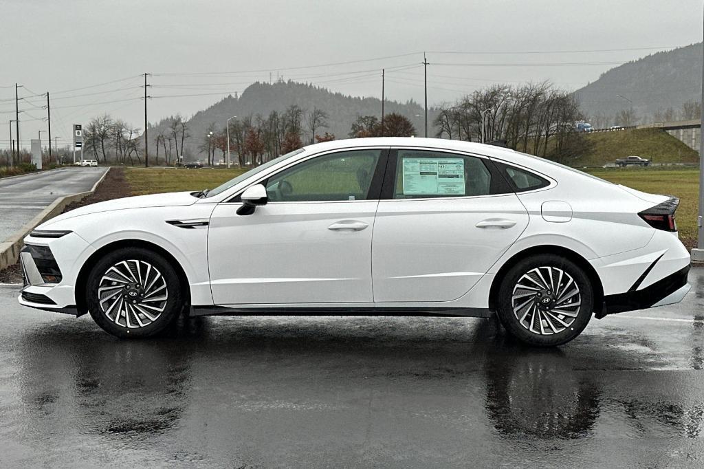 new 2025 Hyundai Sonata Hybrid car