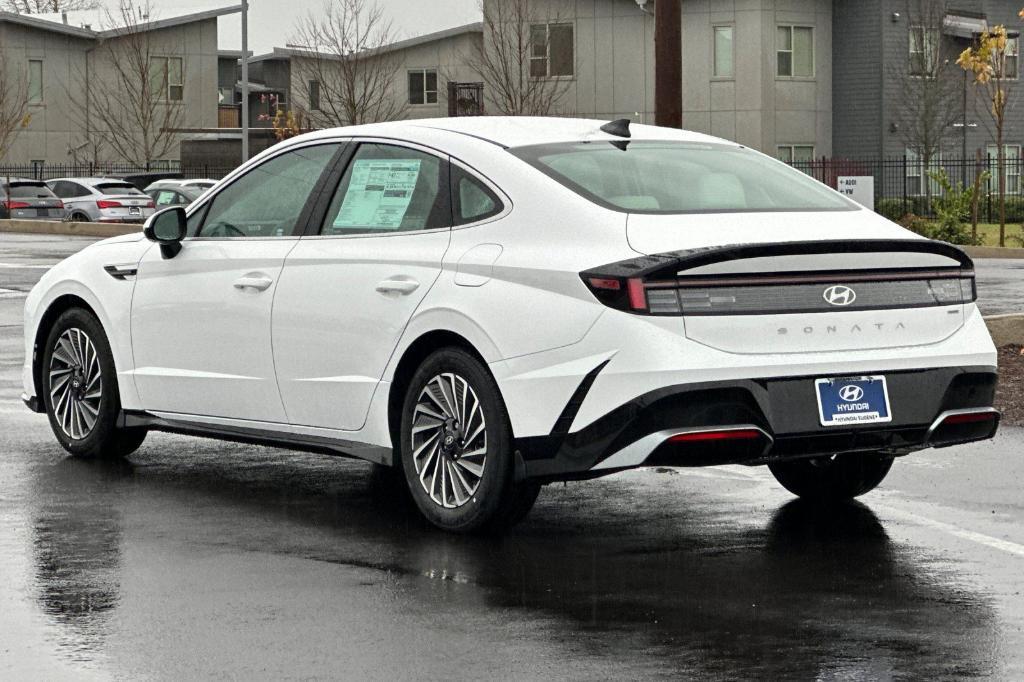 new 2025 Hyundai Sonata Hybrid car