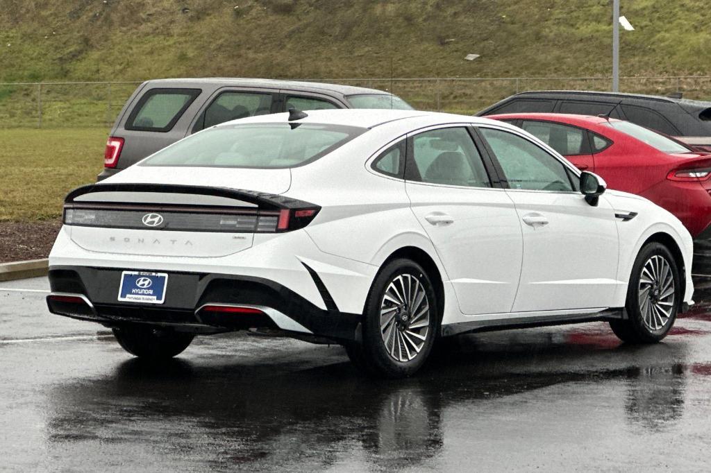 new 2025 Hyundai Sonata Hybrid car