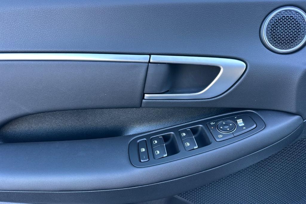 new 2025 Hyundai Sonata Hybrid car, priced at $32,410