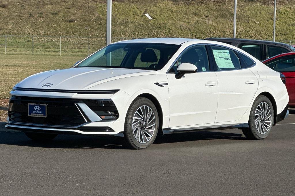 new 2025 Hyundai Sonata Hybrid car, priced at $32,410