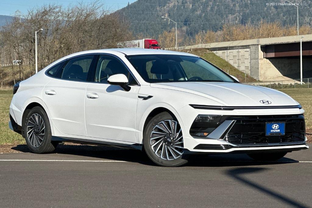 new 2025 Hyundai Sonata Hybrid car, priced at $32,410