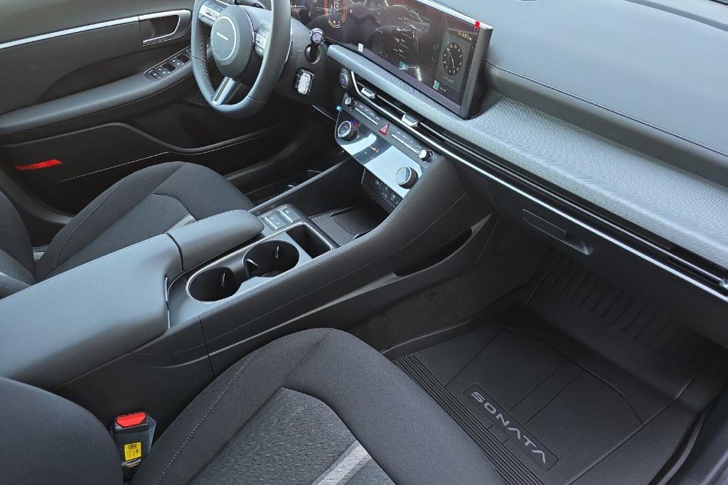 new 2025 Hyundai Sonata Hybrid car, priced at $31,395