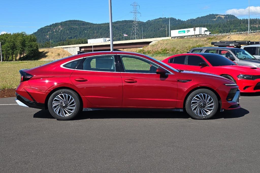 new 2025 Hyundai Sonata Hybrid car, priced at $31,395