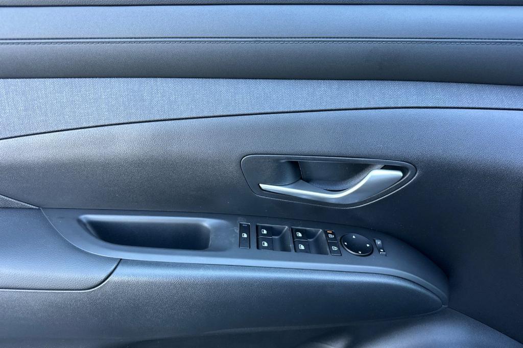 new 2025 Hyundai TUCSON Hybrid car